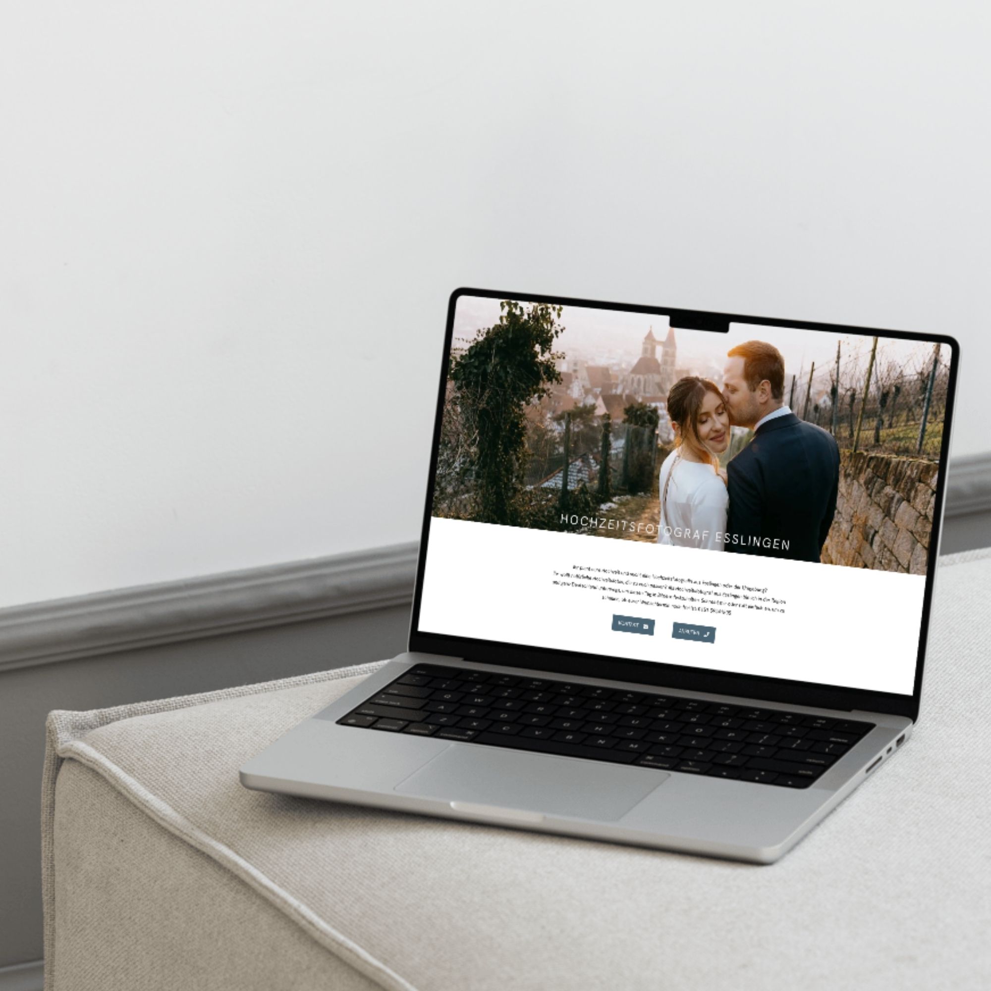 Website Carmen Moosmann auf dem Laptop